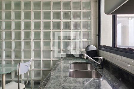 Apartamento para alugar com 355m², 3 quartos e 3 vagas Apartamento para alugar com 355m², 3 quartos e 3 vagasCozinha - Torneira