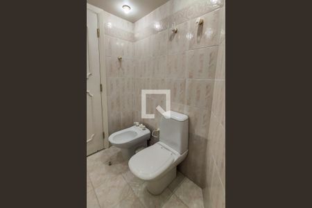 Apartamento para alugar com 355m², 3 quartos e 3 vagas Apartamento para alugar com 355m², 3 quartos e 3 vagasBanheiro da Suíte 1