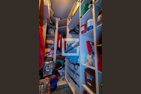 Casa à venda com 256m², 4 quartos e 4 vagas Casa à venda com 256m², 4 quartos e 4 vagasDespensa