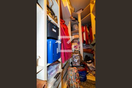 Casa à venda com 256m², 4 quartos e 4 vagas Casa à venda com 256m², 4 quartos e 4 vagasDespensa