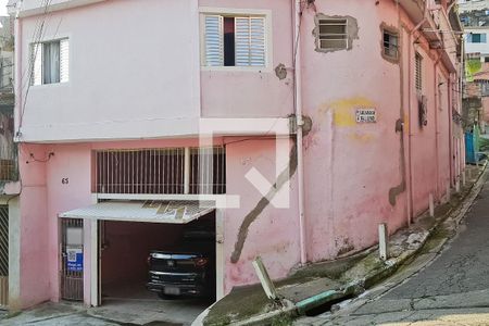 Casa para alugar com 20m², 1 quarto e sem vaga Casa para alugar com 20m², 1 quarto e sem vagaFachada