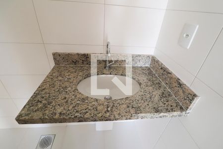 Apartamento para alugar com 61m², 2 quartos e 1 vaga Apartamento para alugar com 61m², 2 quartos e 1 vagaBanheiro social