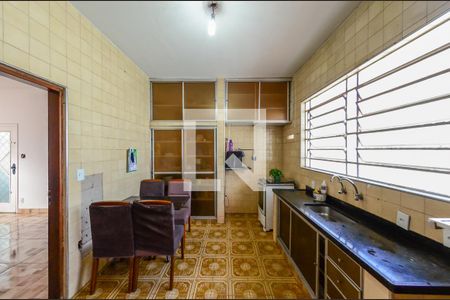 Casa à venda com 340m², 5 quartos e 3 vagasCozinha