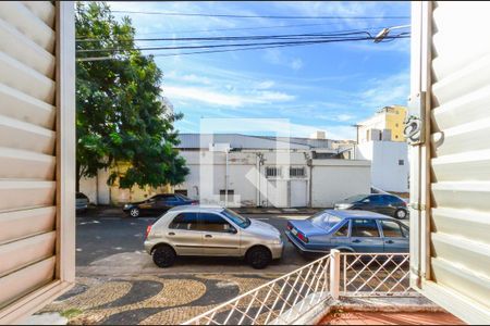 Casa à venda com 340m², 5 quartos e 3 vagasVista do quarto 2