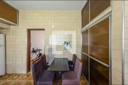 Casa à venda com 340m², 5 quartos e 3 vagasCozinha