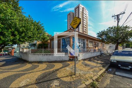 Casa à venda com 340m², 5 quartos e 3 vagasFachada