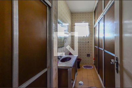 Casa à venda com 340m², 5 quartos e 3 vagasBanheiro 1