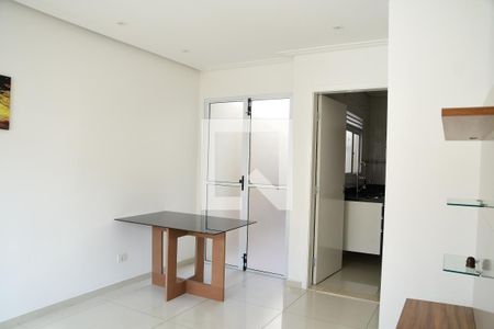 Sala de casa de condomínio para alugar com 2 quartos, 65m² em Jardim Petrópolis, Cotia
