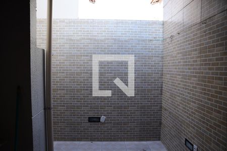 Casa de condomínio para alugar com 65m², 2 quartos e 1 vagaQuintal