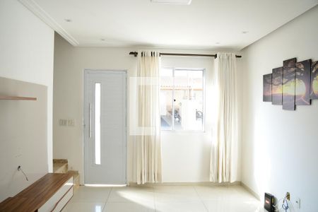Sala de casa de condomínio para alugar com 2 quartos, 65m² em Jardim Petrópolis, Cotia