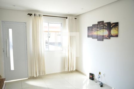 Sala de casa de condomínio para alugar com 2 quartos, 65m² em Jardim Petrópolis, Cotia