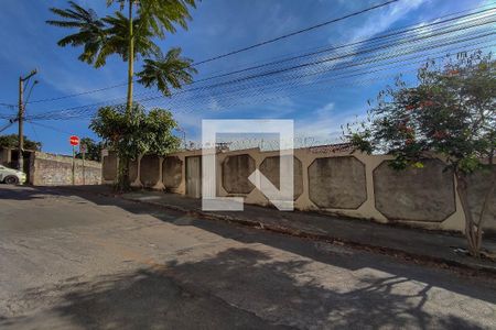 Casa de condomínio para alugar com 51m², 2 quartos e 1 vaga Casa de condomínio para alugar com 51m², 2 quartos e 1 vagaFachada