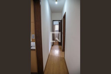 Corredor de apartamento para alugar com 2 quartos, 57m² em Santa Maria, São Caetano do Sul