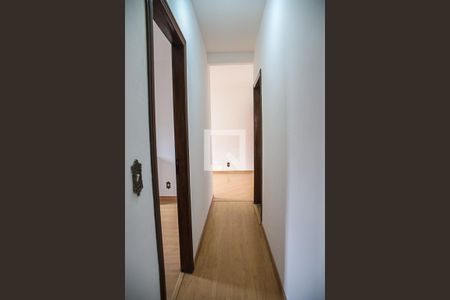 Corredor de apartamento para alugar com 2 quartos, 57m² em Santa Maria, São Caetano do Sul