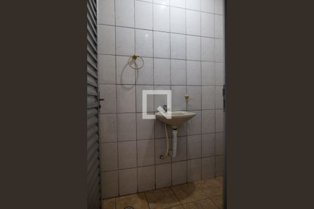 Casa à venda com 137m², 2 quartos e 2 vagas Casa à venda com 137m², 2 quartos e 2 vagasBanheiro da Garagem