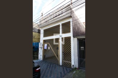 Casa à venda com 137m², 2 quartos e 2 vagas Casa à venda com 137m², 2 quartos e 2 vagasFachada