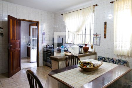 Casa à venda com 137m², 2 quartos e 2 vagas Casa à venda com 137m², 2 quartos e 2 vagasCozinha