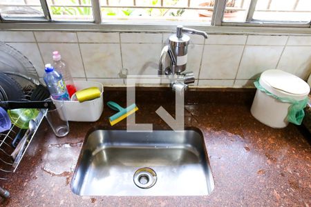 Casa à venda com 137m², 2 quartos e 2 vagas Casa à venda com 137m², 2 quartos e 2 vagasCozinha