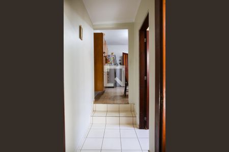 Casa à venda com 137m², 2 quartos e 2 vagas Casa à venda com 137m², 2 quartos e 2 vagasCorredor