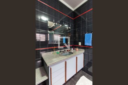 Casa à venda com 180m², 3 quartos e 4 vagasBanheiro da Suíte 1