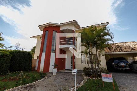 Casa de condomínio para alugar com 364m², 4 quartos e 4 vagas Casa de condomínio para alugar com 364m², 4 quartos e 4 vagasFachada