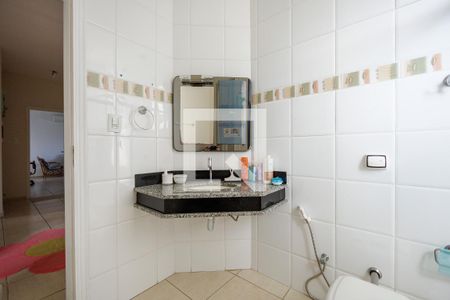 Casa de condomínio para alugar com 364m², 4 quartos e 4 vagas Casa de condomínio para alugar com 364m², 4 quartos e 4 vagasBanheiro Corredor