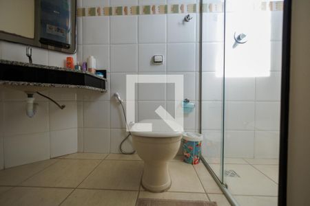 Casa de condomínio para alugar com 364m², 4 quartos e 4 vagas Casa de condomínio para alugar com 364m², 4 quartos e 4 vagasBanheiro Corredor