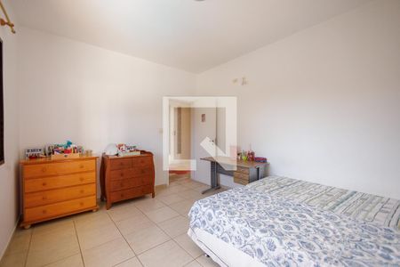 Casa de condomínio para alugar com 364m², 4 quartos e 4 vagas Casa de condomínio para alugar com 364m², 4 quartos e 4 vagasQuarto 2