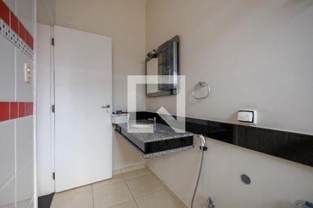 Casa de condomínio para alugar com 364m², 4 quartos e 4 vagas Casa de condomínio para alugar com 364m², 4 quartos e 4 vagasBanheiro da Suíte 2