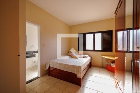 Casa de condomínio para alugar com 364m², 4 quartos e 4 vagas Casa de condomínio para alugar com 364m², 4 quartos e 4 vagasSuíte 2