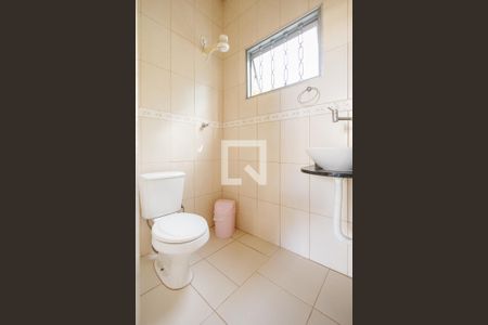 Casa de condomínio para alugar com 364m², 4 quartos e 4 vagas Casa de condomínio para alugar com 364m², 4 quartos e 4 vagasBanheiro da Churrasqueira