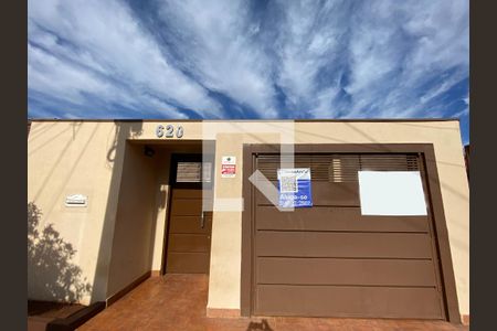 Casa para alugar com 130m², 3 quartos e 3 vagas Casa para alugar com 130m², 3 quartos e 3 vagasFachada
