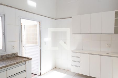 Casa para alugar com 130m², 3 quartos e 3 vagas Casa para alugar com 130m², 3 quartos e 3 vagasCozinha
