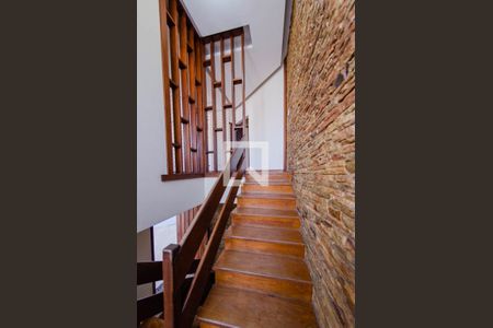 Escada de casa para alugar com 5 quartos, 300m² em Nova Gameleira, Belo Horizonte