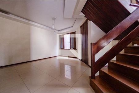 Sala 1 de casa para alugar com 5 quartos, 300m² em Nova Gameleira, Belo Horizonte