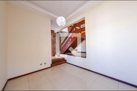 Sala 2 de casa para alugar com 5 quartos, 300m² em Nova Gameleira, Belo Horizonte