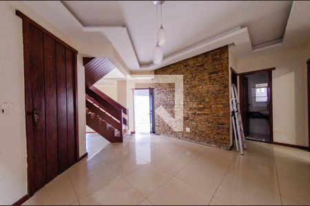 Sala 1 de casa para alugar com 5 quartos, 300m² em Nova Gameleira, Belo Horizonte