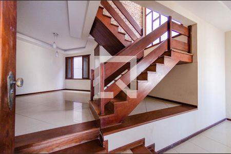 Sala 1 de casa para alugar com 5 quartos, 300m² em Nova Gameleira, Belo Horizonte