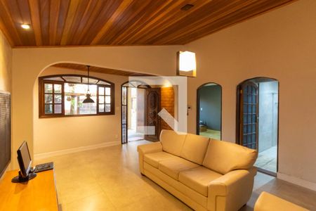 Casa à venda com 250m², 3 quartos e 2 vagasSala