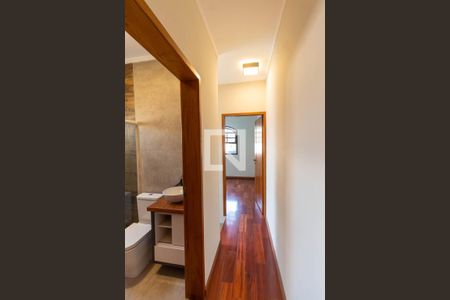 Casa à venda com 250m², 3 quartos e 2 vagasCorredor