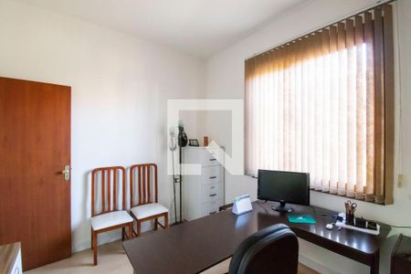 Casa de condomínio à venda com 284m², 5 quartos e 4 vagasEscritório