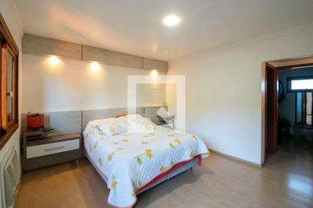 Casa de condomínio à venda com 284m², 5 quartos e 4 vagasSuíte