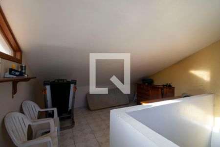 Casa de condomínio à venda com 284m², 5 quartos e 4 vagassótão