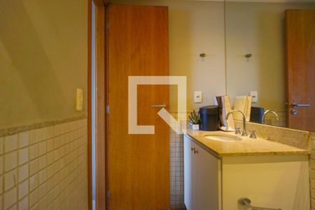 Apartamento à venda com 168m², 4 quartos e 2 vagas Apartamento à venda com 168m², 4 quartos e 2 vagasBanheiro da Suíte 2