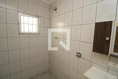 Banheiro Social de casa para alugar com 2 quartos, 70m² em Vila Alpina, São Paulo