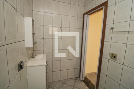 Banheiro Social de casa para alugar com 2 quartos, 70m² em Vila Alpina, São Paulo