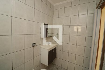 Banheiro Social de casa para alugar com 2 quartos, 70m² em Vila Alpina, São Paulo