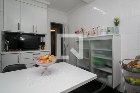 Apartamento à venda com 200m², 4 quartos e 5 vagas Apartamento à venda com 200m², 4 quartos e 5 vagasCozinha