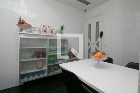 Apartamento à venda com 200m², 4 quartos e 5 vagas Apartamento à venda com 200m², 4 quartos e 5 vagasCozinha