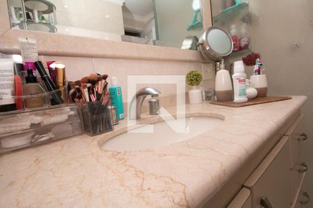 Apartamento à venda com 200m², 4 quartos e 5 vagas Apartamento à venda com 200m², 4 quartos e 5 vagasBanheiro Suíte 1